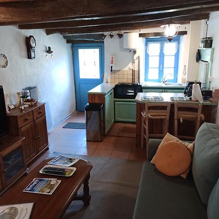 La Maison De Poupee Berrien Exteriör bild
