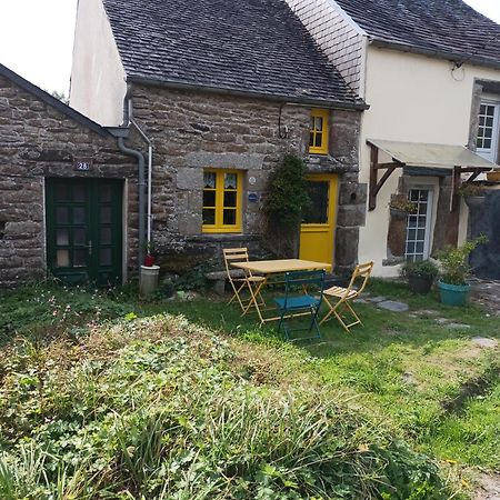 La Maison De Poupee Berrien Exteriör bild