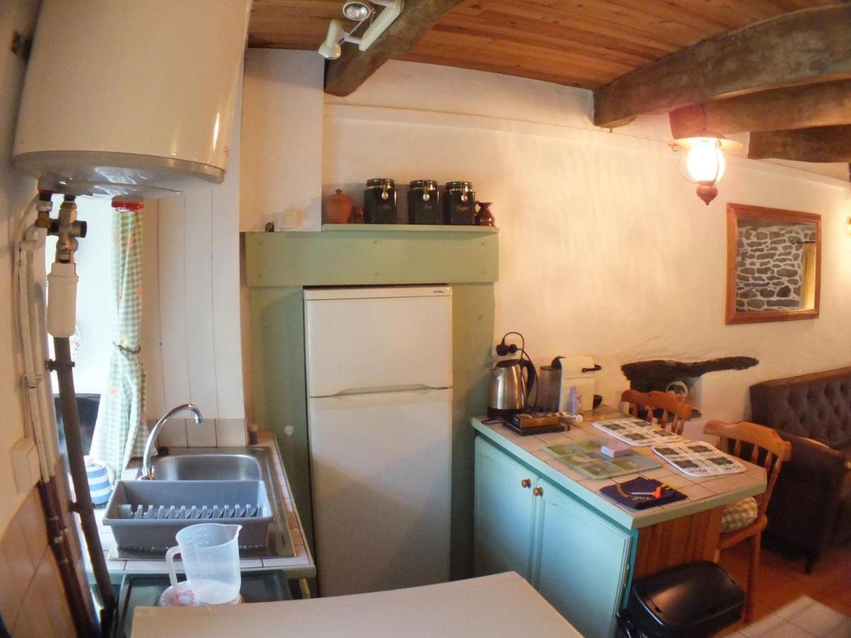 La Maison De Poupee Berrien Exteriör bild