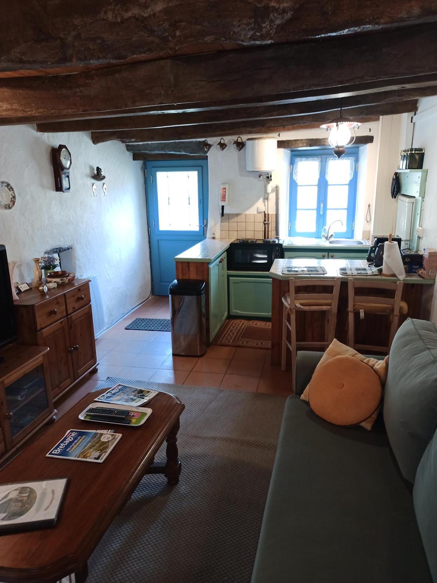 La Maison De Poupee Berrien Exteriör bild